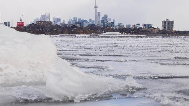 世界杯下载-加拿大滑雪爱好者“拒赴美”,特朗普言论致预订量暴跌